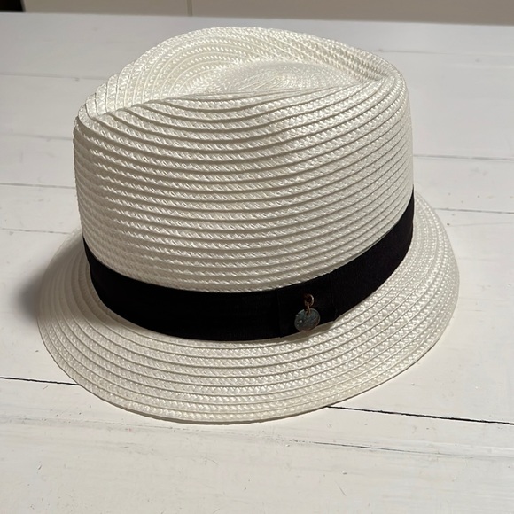 Straw Hat - Picture 1 of 5